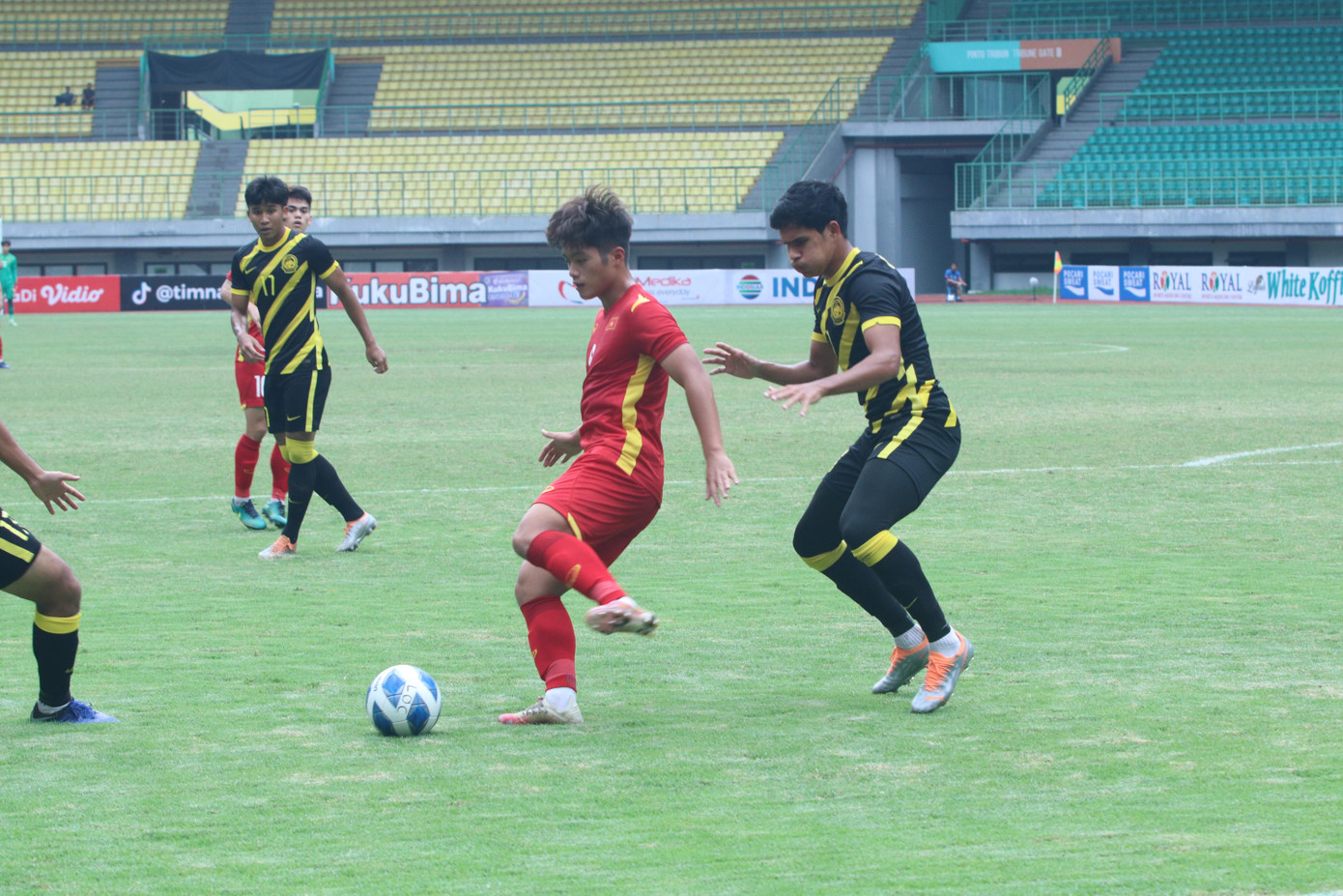 Thua U19 Malaysia 0-3 ở bán kết, U19 Việt Nam hướng đến trận tranh hạng ba ảnh 7 Thua U19 Malaysia 0-3 ở bán kết, U19 Việt Nam hướng đến trận tranh hạng ba ảnh 7