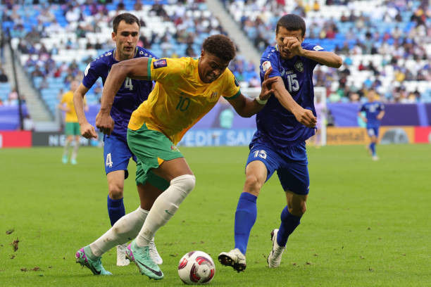 Bất phân thắng bại, Uzbekistan dắt tay Australia vào vòng trong ảnh 6