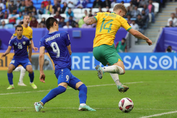 Bất phân thắng bại, Uzbekistan dắt tay Australia vào vòng trong ảnh 5