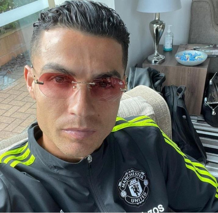 Bất ngờ với hình ảnh của Messi và Ronaldo ở World Cup 2042 ảnh 2