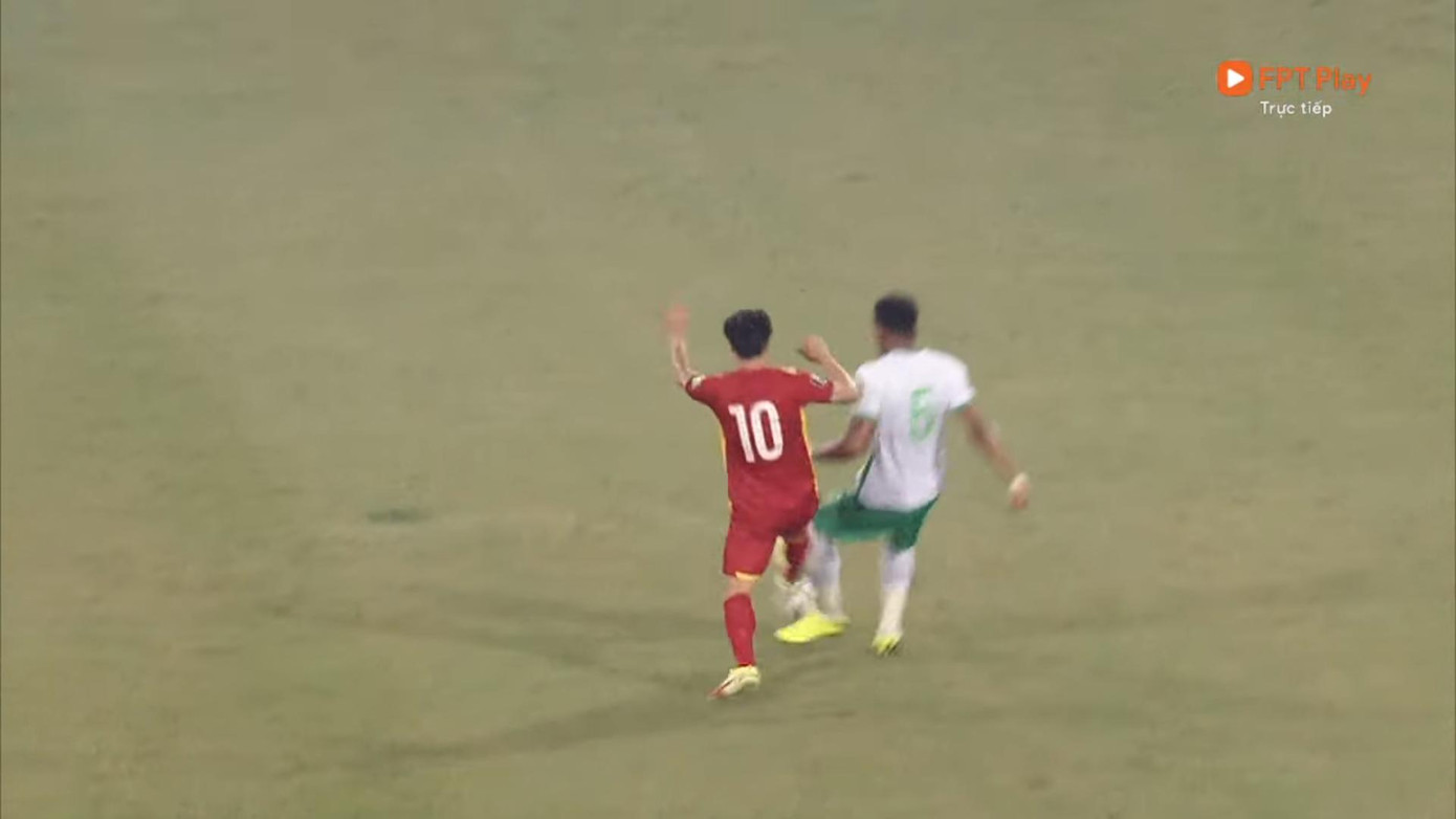 Trực tiếp Việt Nam vs Saudi Arabia 0-1: Chủ nhà thua với cách biệt tối thiểu ảnh 17 Trực tiếp Việt Nam vs Saudi Arabia 0-1: Chủ nhà thua với cách biệt tối thiểu ảnh 17