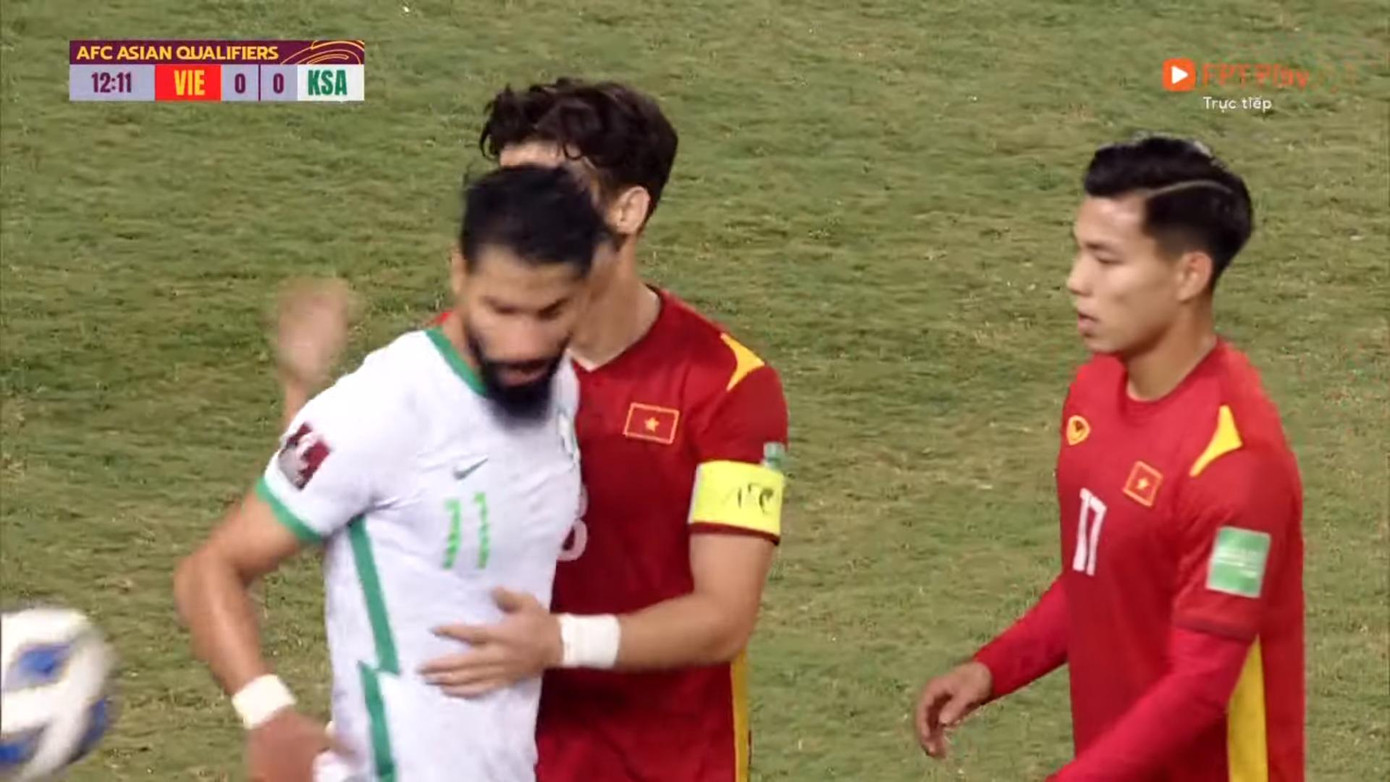 Trực tiếp Việt Nam vs Saudi Arabia 0-1: Chủ nhà thua với cách biệt tối thiểu ảnh 19 Trực tiếp Việt Nam vs Saudi Arabia 0-1: Chủ nhà thua với cách biệt tối thiểu ảnh 19