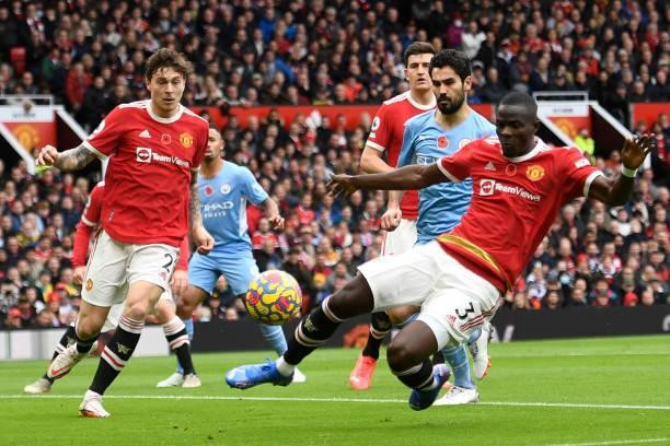 MU vs Man City 0-2: Hàng công chật vật, hàng thủ ‘tặng quà’ cho đối thủ ảnh 10