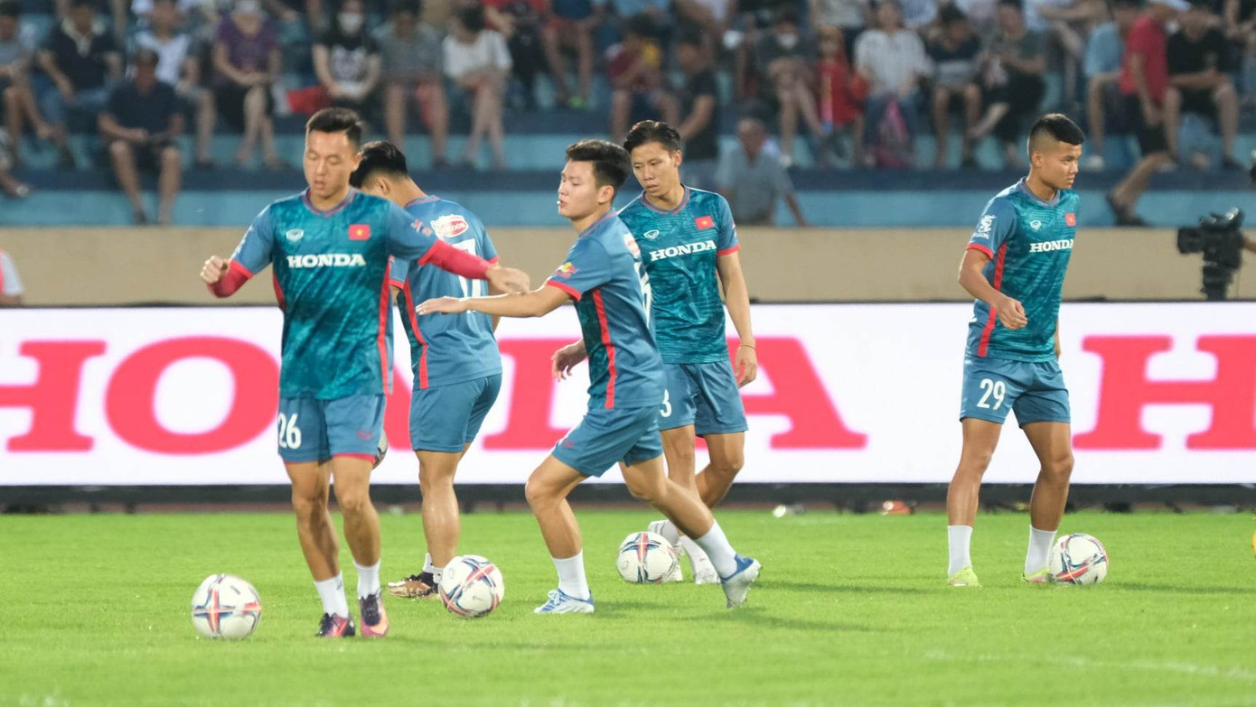 Thắng ĐT Syria 1-0, ĐTVN khiến sân Thiên Trường thòm thèm với 'bữa tiệc' bóng đá ảnh 14