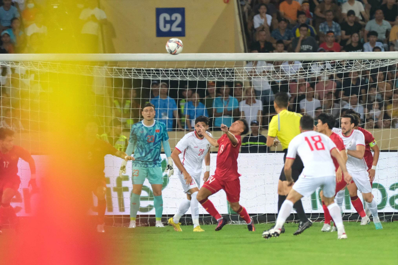 Thắng ĐT Syria 1-0, ĐTVN khiến sân Thiên Trường thòm thèm với 'bữa tiệc' bóng đá ảnh 19