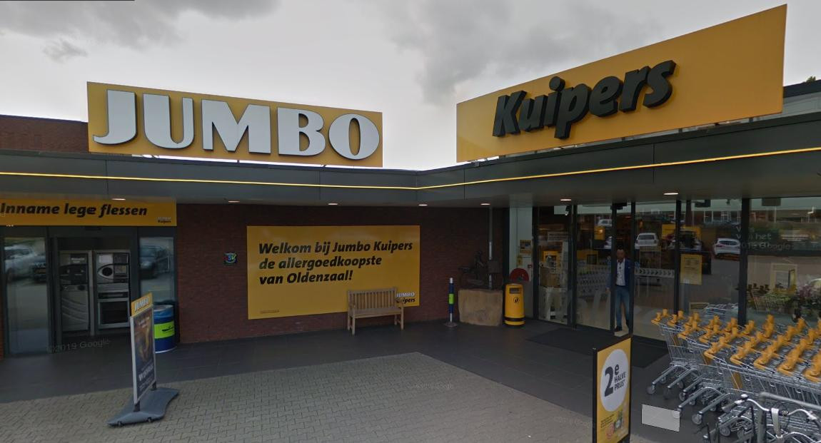 Trọng tài Bjorn Kuipers là chủ sở hữu chuỗi siêu thị nhượng quyền Jumbo hoạt động trên khắp Hà Lan và Bỉ.