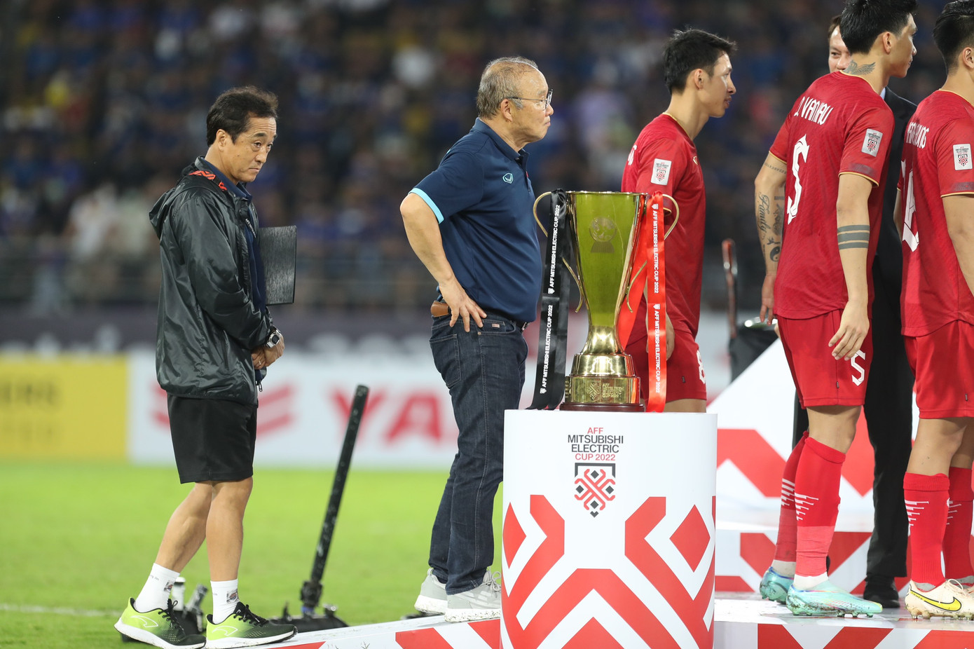 HLV Park Hang-seo và trợ lý Lee sẽ chia tay đội tuyển Việt Nam ngay sau giải đấu, khép lại hành trình 5 năm đáng nhớ. HLV Park Hang-seo và trợ lý Lee sẽ chia tay đội tuyển Việt Nam ngay sau giải đấu, khép lại hành trình 5 năm đáng nhớ.