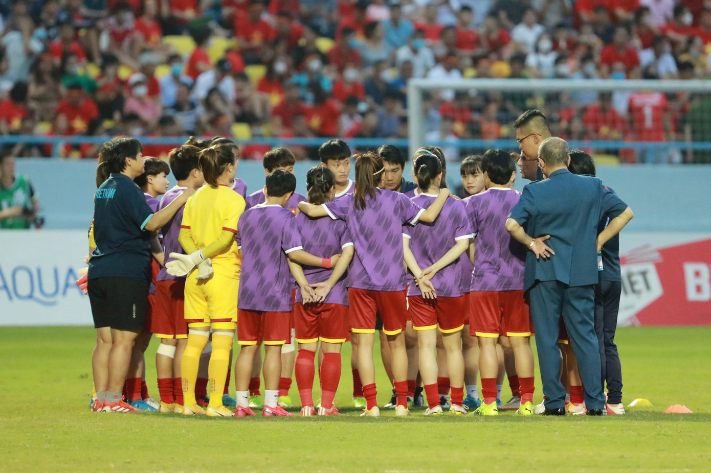 Đánh bại Thái Lan, đội tuyển nữ Việt Nam lần thứ 7 lên ngôi vô địch SEA Games ảnh 2