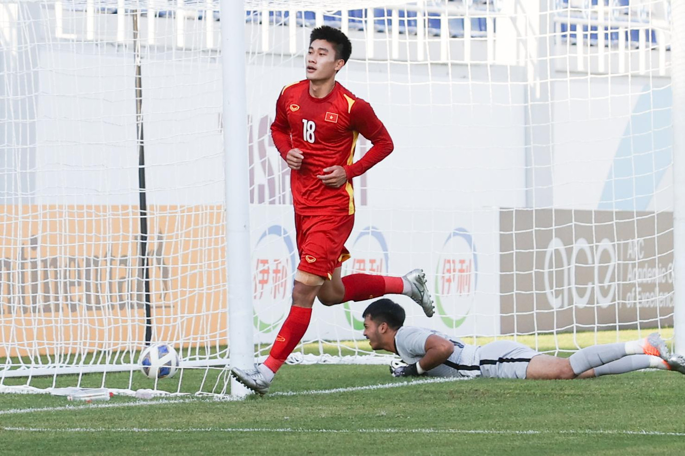 U23 Việt Nam vào tứ kết sau khi hạ Hổ Malaya 2-0 ảnh 14