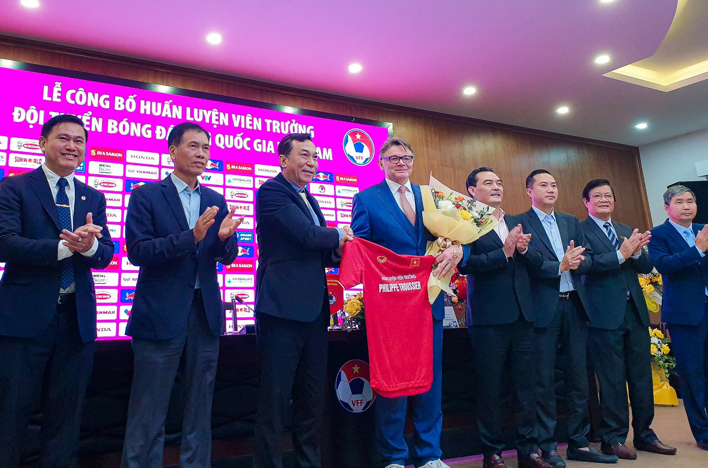 HLV Troussier: Tôi dẫn dắt đội tuyển Việt Nam vì mục tiêu World Cup 2026 ảnh 11