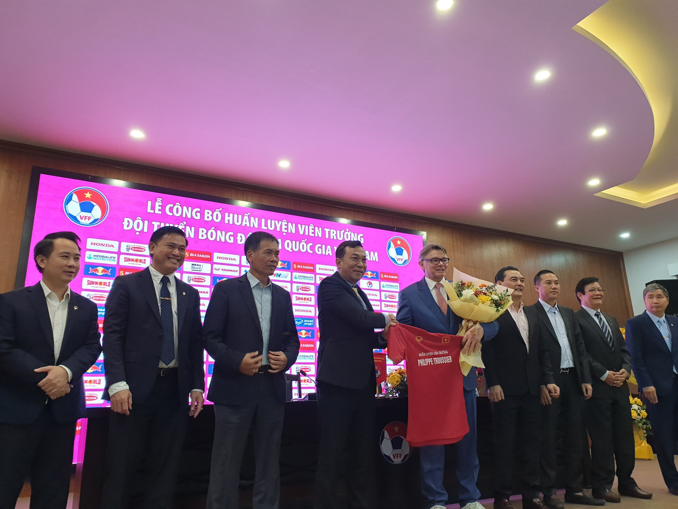HLV Troussier: Tôi dẫn dắt đội tuyển Việt Nam vì mục tiêu World Cup 2026 ảnh 10