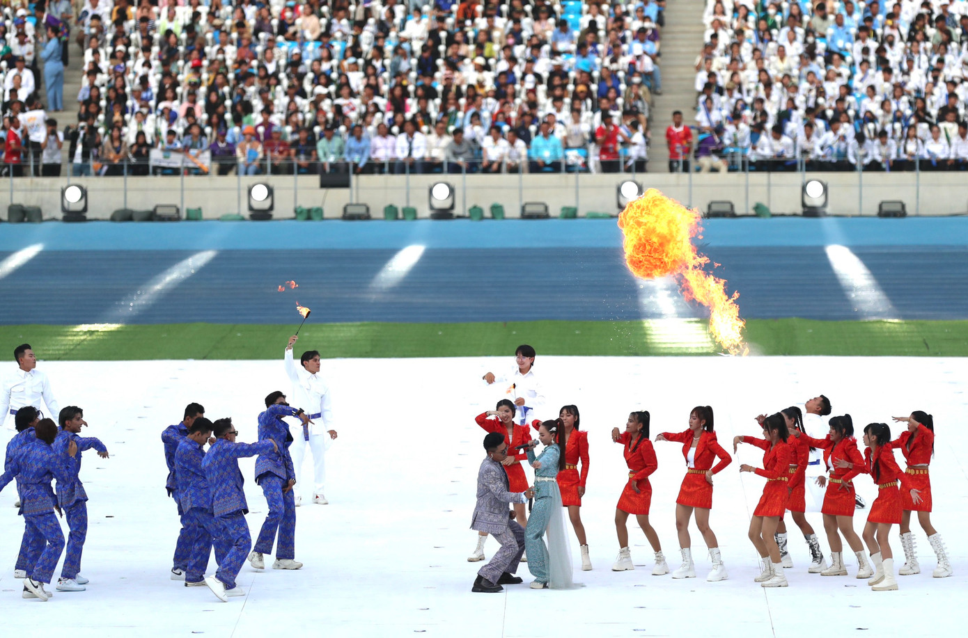 Lễ khai mạc SEA Games 32: Lung linh sắc màu ảnh 27