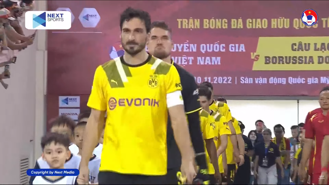 Đội tuyển Việt Nam vượt qua Dortmund 2-1 trong trận cầu đầy tính hữu nghị ảnh 4 Đội tuyển Việt Nam vượt qua Dortmund 2-1 trong trận cầu đầy tính hữu nghị ảnh 4