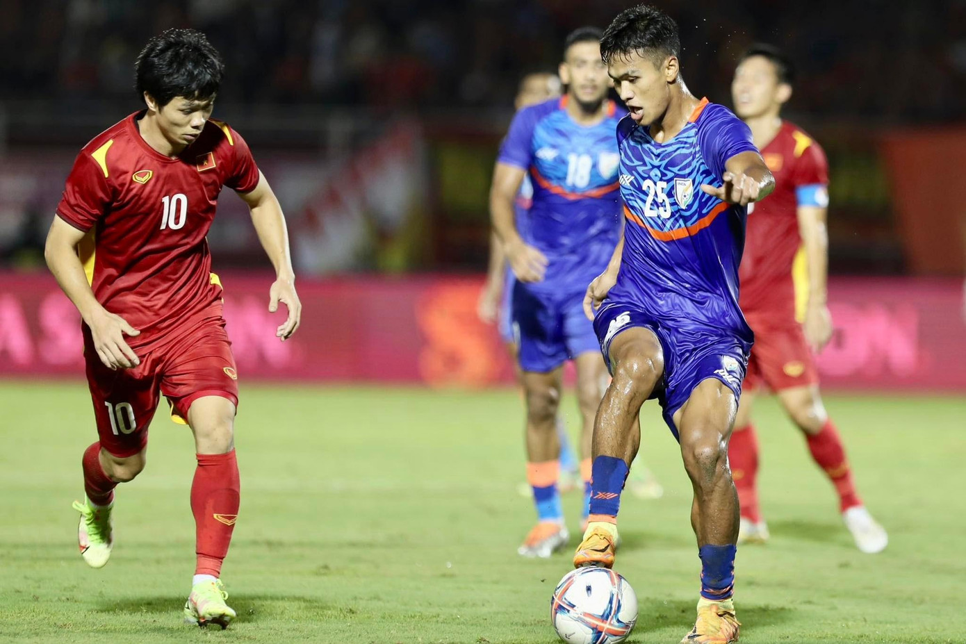 Đánh bại Ấn Độ 3-0, đội tuyển Việt Nam đăng quang cúp Tam hùng ảnh 15 Đánh bại Ấn Độ 3-0, đội tuyển Việt Nam đăng quang cúp Tam hùng ảnh 15