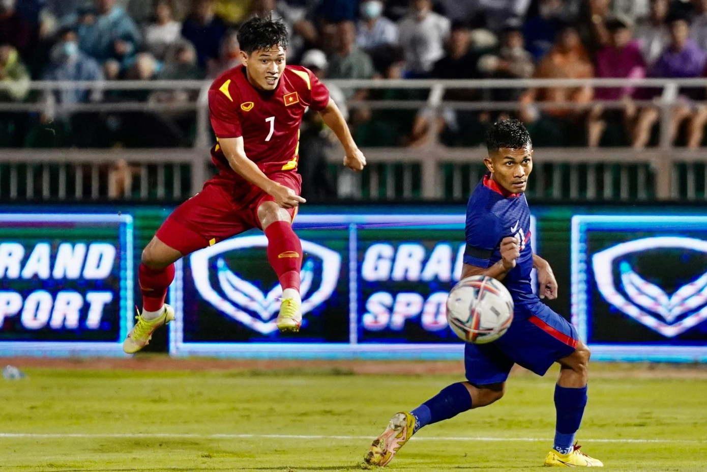Đội tuyển Việt Nam đánh bại Singapore 4-0 trong ngày Văn Quyết và dàn tân binh tỏa sáng ảnh 16 Đội tuyển Việt Nam đánh bại Singapore 4-0 trong ngày Văn Quyết và dàn tân binh tỏa sáng ảnh 16