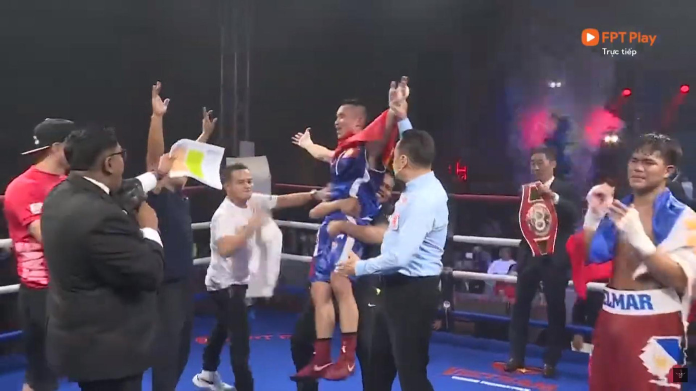 Giây phút đăng quang của Hồng Quân Giây phút đăng quang của Hồng Quân