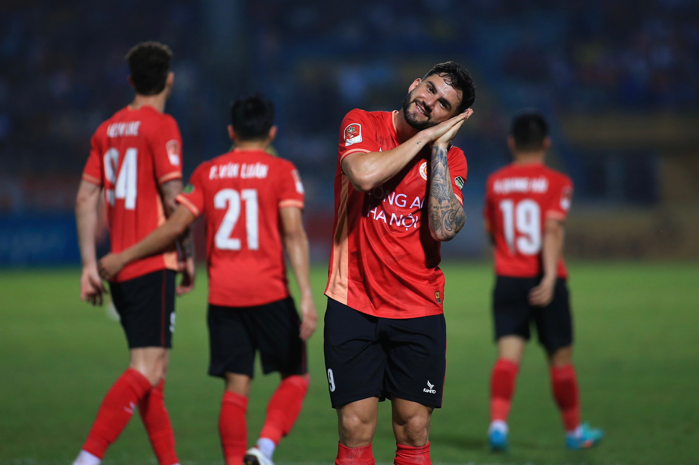 Quang Hải lập siêu phẩm đá phạt, CLB Công an Hà Nội thắng dễ SLNA ảnh 12