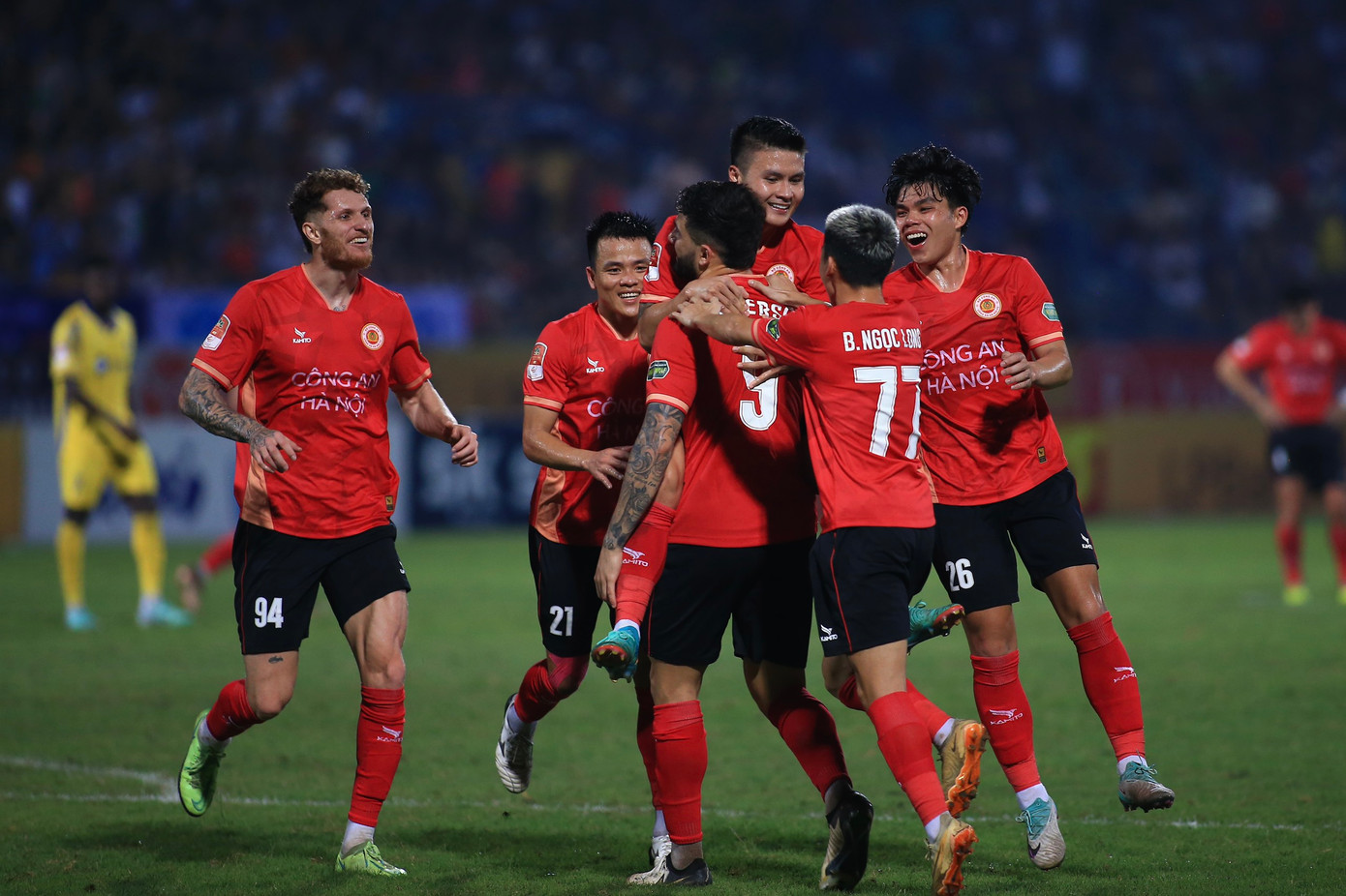 Quang Hải lập siêu phẩm đá phạt, CLB Công an Hà Nội thắng dễ SLNA ảnh 11