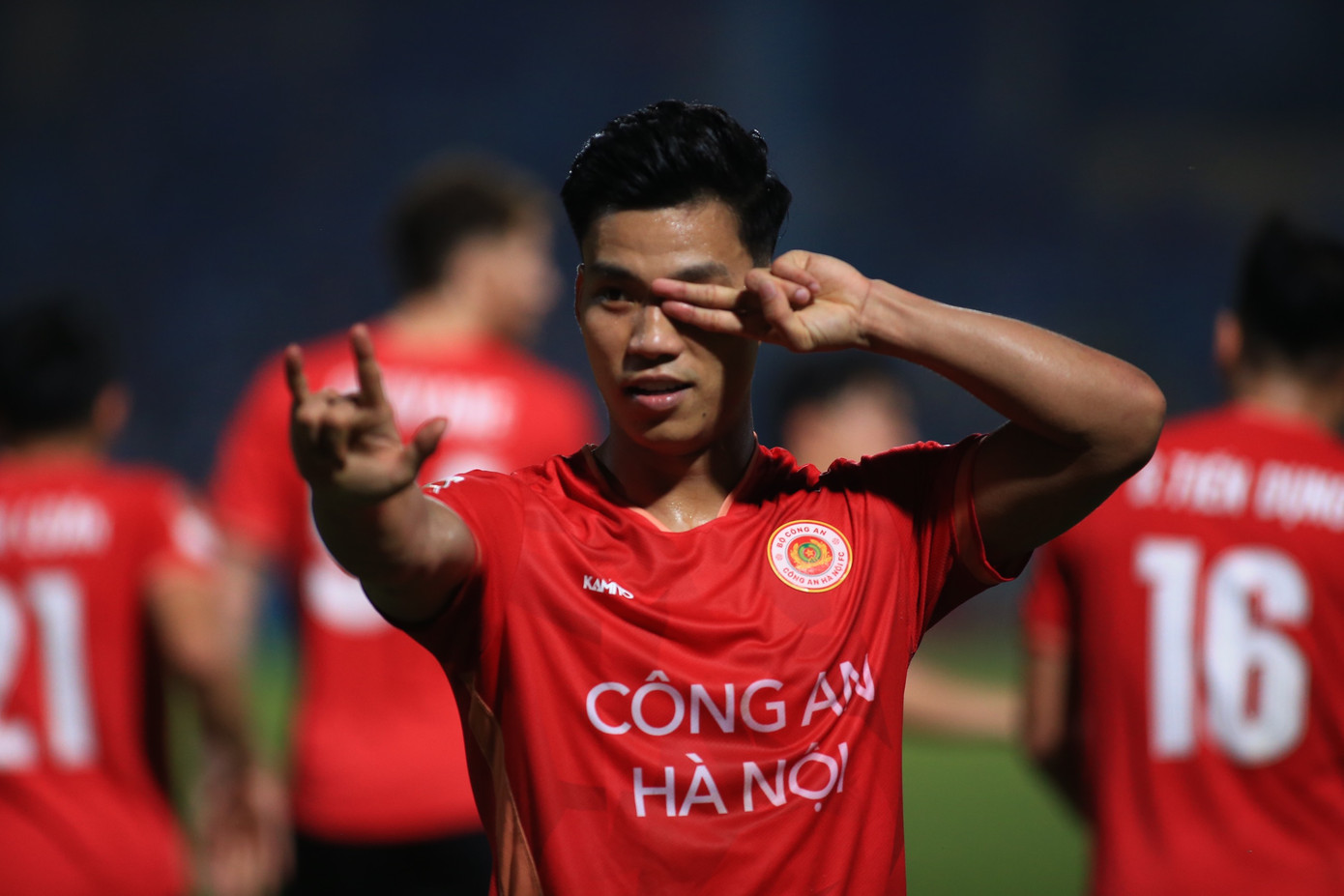 Quang Hải lập siêu phẩm đá phạt, CLB Công an Hà Nội thắng dễ SLNA ảnh 14