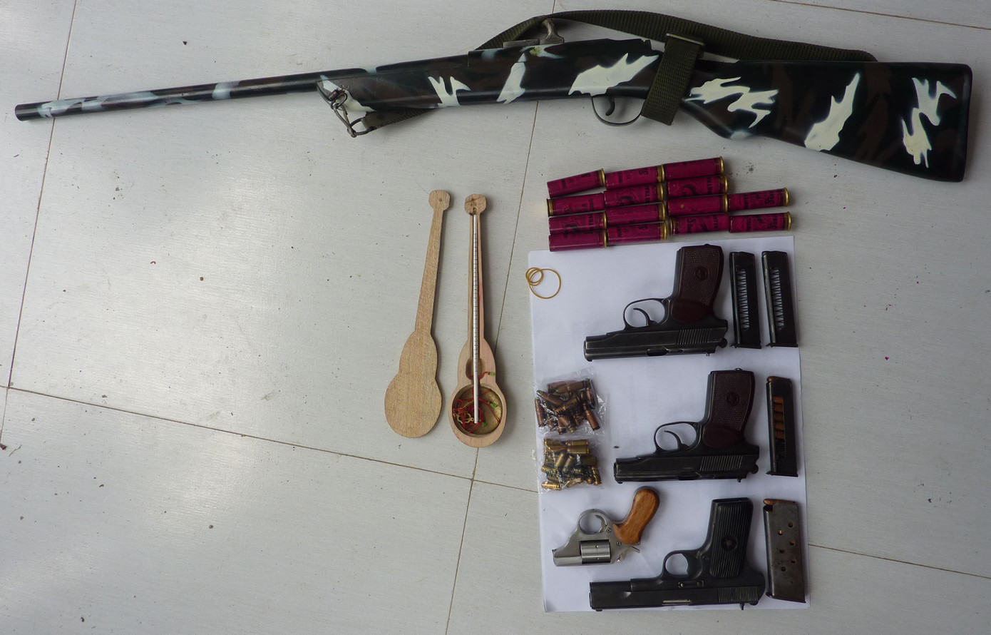 Năm khẩu súng thu được