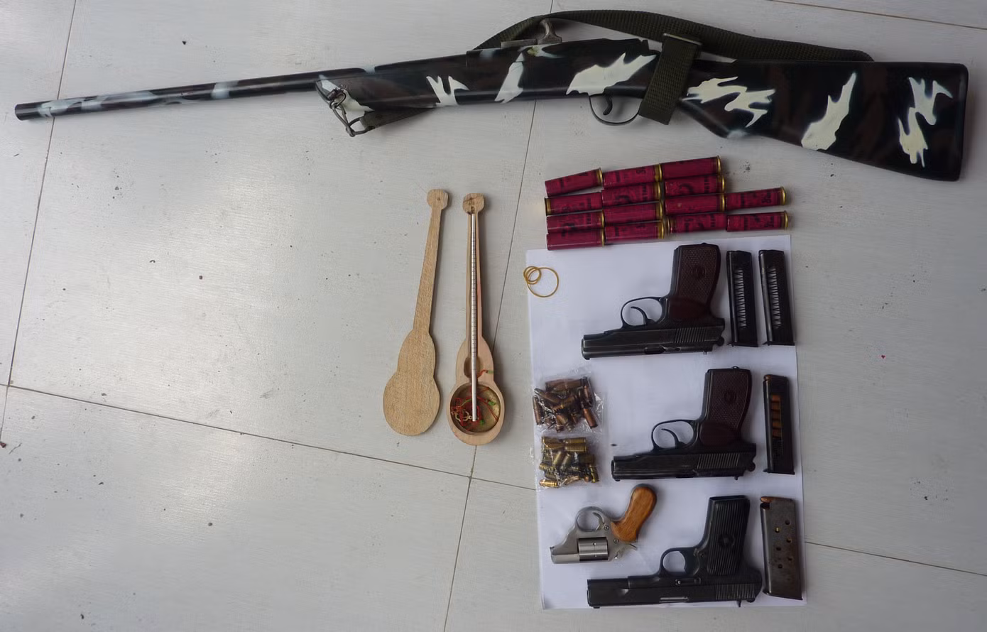 Năm khẩu súng thu được