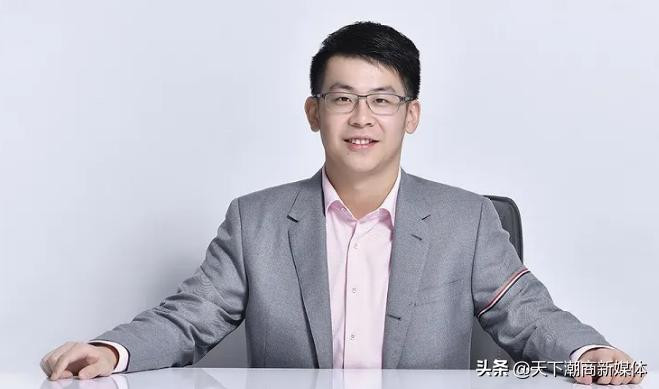 Ty phu tre nhat chau A co cuoc song kin tieng anh 1