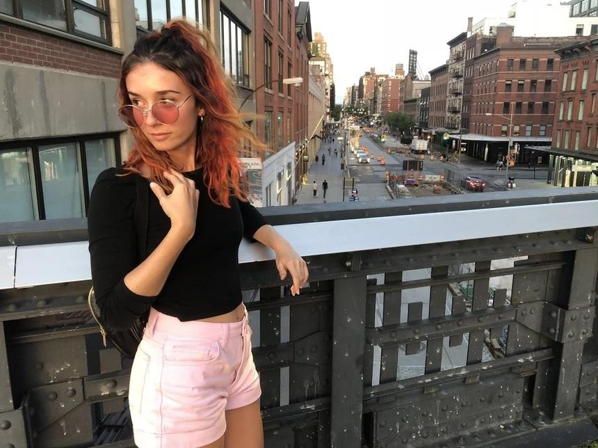 Nếu khoảng cách di chuyển dưới 5 km, cô gái 29 tuổi chọn tự đi bộ thay vì bắt taxi hay phương tiện công cộng. Nếu khoảng cách di chuyển dưới 5 km, cô gái 29 tuổi chọn tự đi bộ thay vì bắt taxi hay phương tiện công cộng.