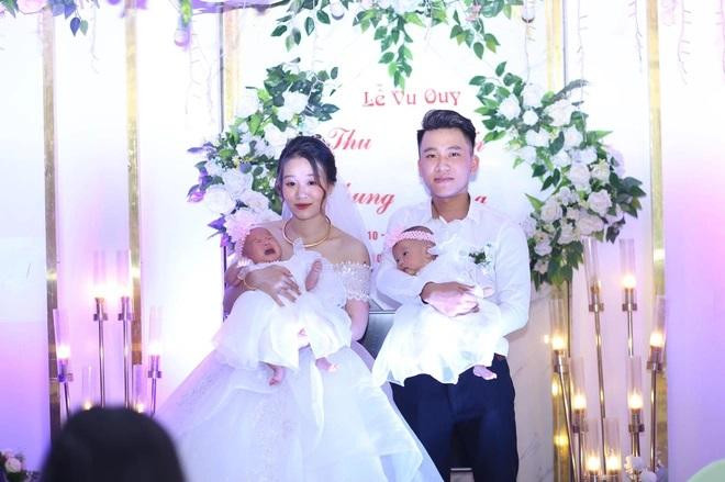 Bé Khánh My, An Nhi góp vui trong ngày cưới của bố mẹ.