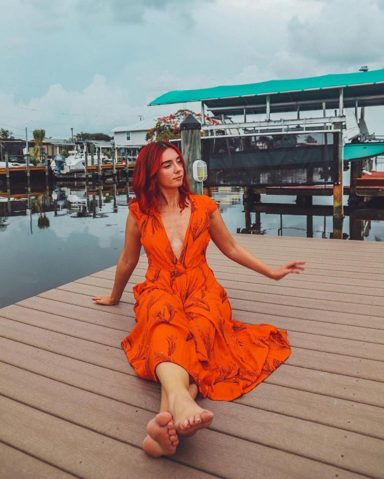 Cô tìm kiếm các chương trình khuyến mại vào thời gian ưu đãi cho các chuyến du lịch (Ảnh: IGNV). Cô tìm kiếm các chương trình khuyến mại vào thời gian ưu đãi cho các chuyến du lịch (Ảnh: IGNV).