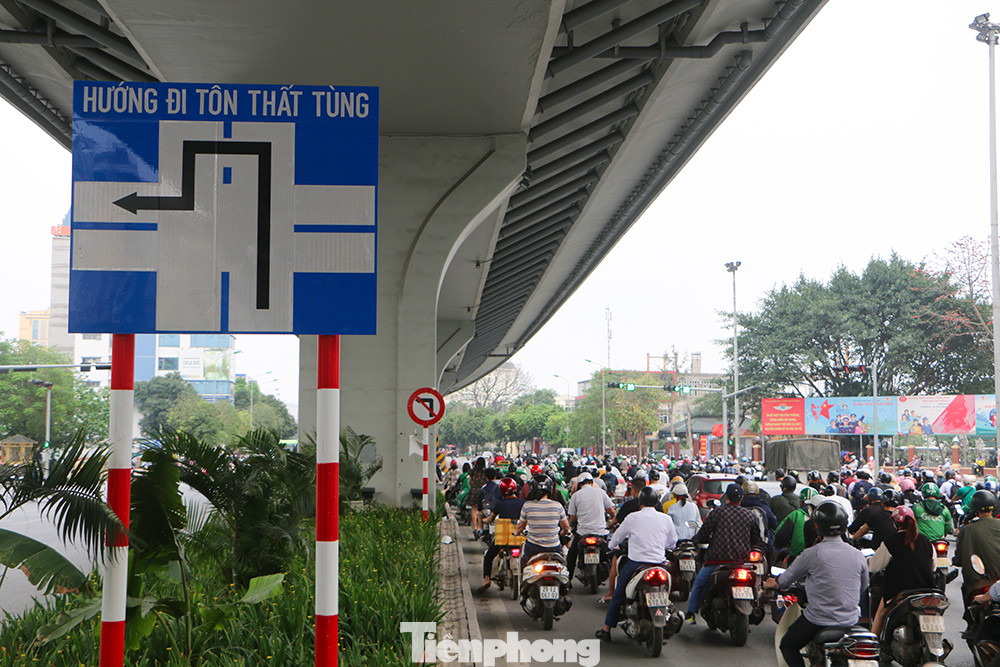 Biển chỉ dẫn quay đầu được lắp đặt ngay nút giao.