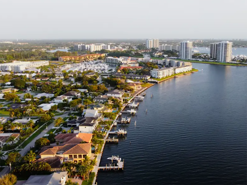 Bãi biển Tây Palm, Florida (Mỹ). Ảnh: Redtea/Getty Bãi biển Tây Palm, Florida (Mỹ). Ảnh: Redtea/Getty