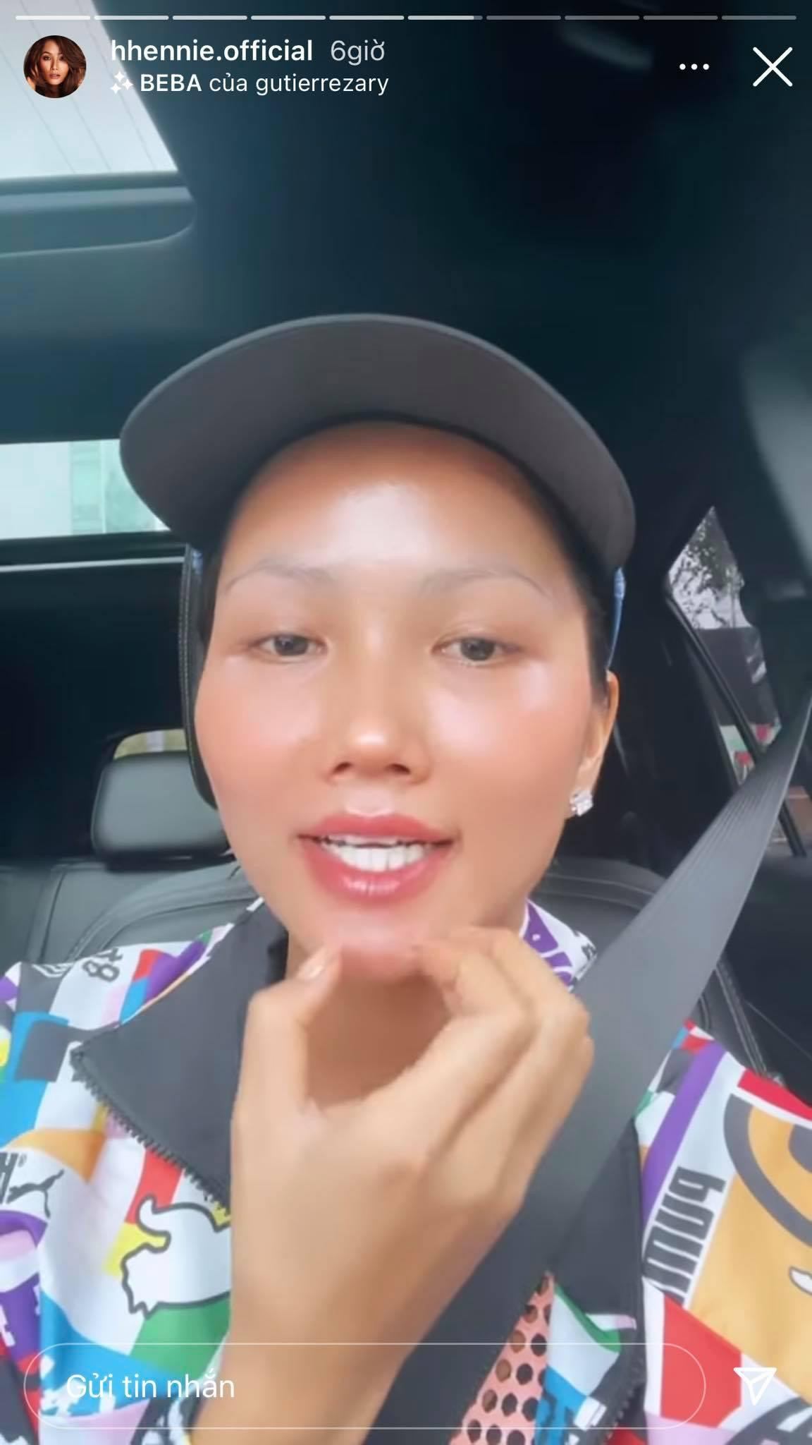 (Người đẹp Ê Đê chia sẻ cằm của cô là tự nhiên do “cha sinh mẹ đẻ” không dao kéo)