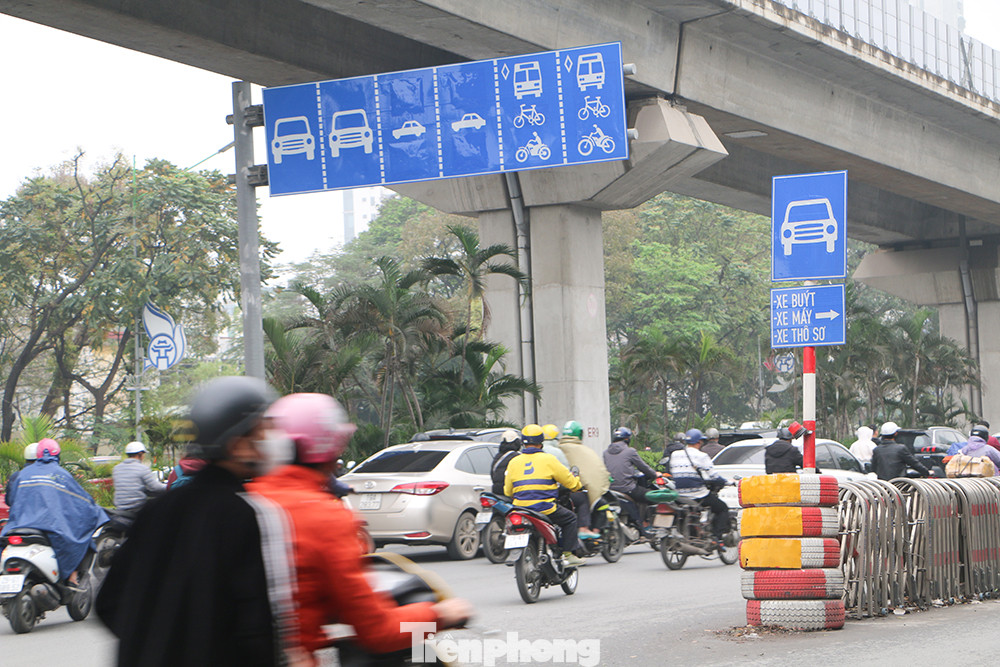 Biển lắp cứ lắp, lấn làn vẫn cứ lấn làn.