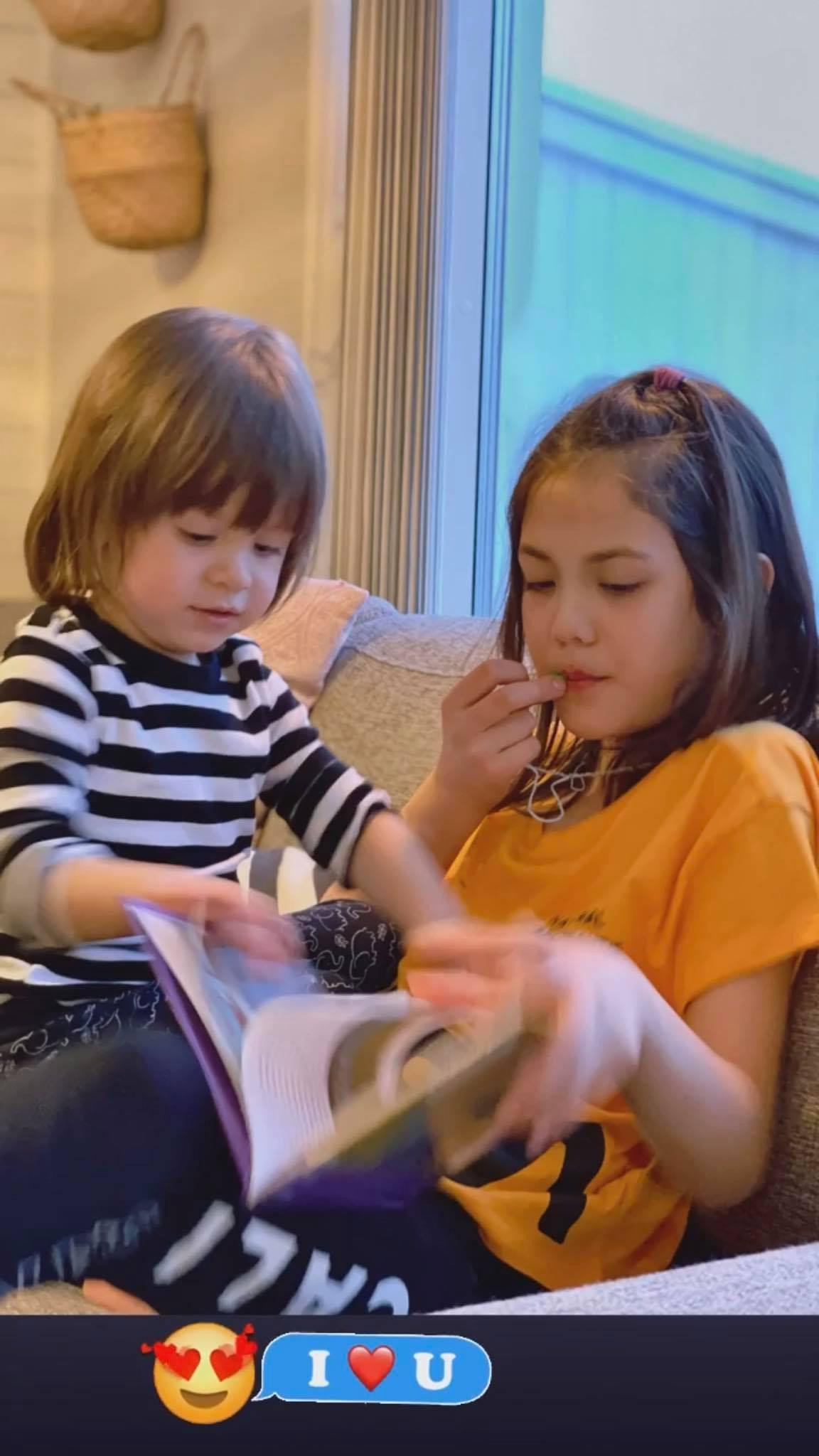 (Cô có 1 trai 1 gái vô cùng đáng yêu là Amanda và Liam) (Cô có 1 trai 1 gái vô cùng đáng yêu là Amanda và Liam)