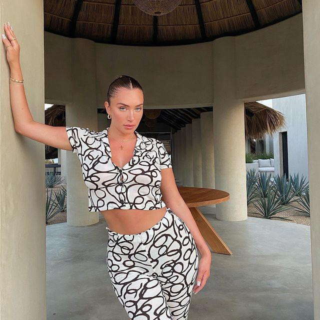 Gu thời trang của Stassie không hề kém cạnh cô bạn thân Kylie Jenner.