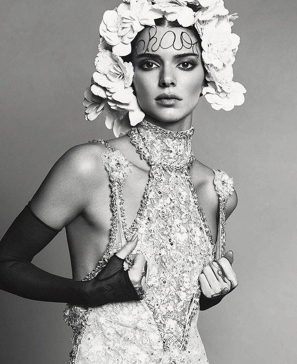 Từ một thành viên không mấy nổi bật trong gia đình Kardashian, Kendall bỗng vụt sáng trở thành một người mẫu được các nhà thiết kế ưu ái.