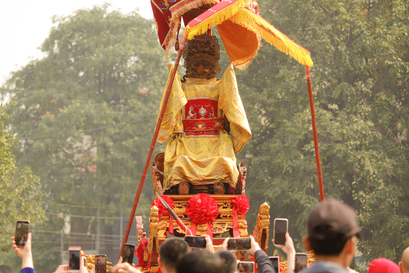 Màn xoay kiệu trước khi đoàn kết thúc chuyến hành trình tại Đình Hạ Yên Quyết. Màn xoay kiệu trước khi đoàn kết thúc chuyến hành trình tại Đình Hạ Yên Quyết.