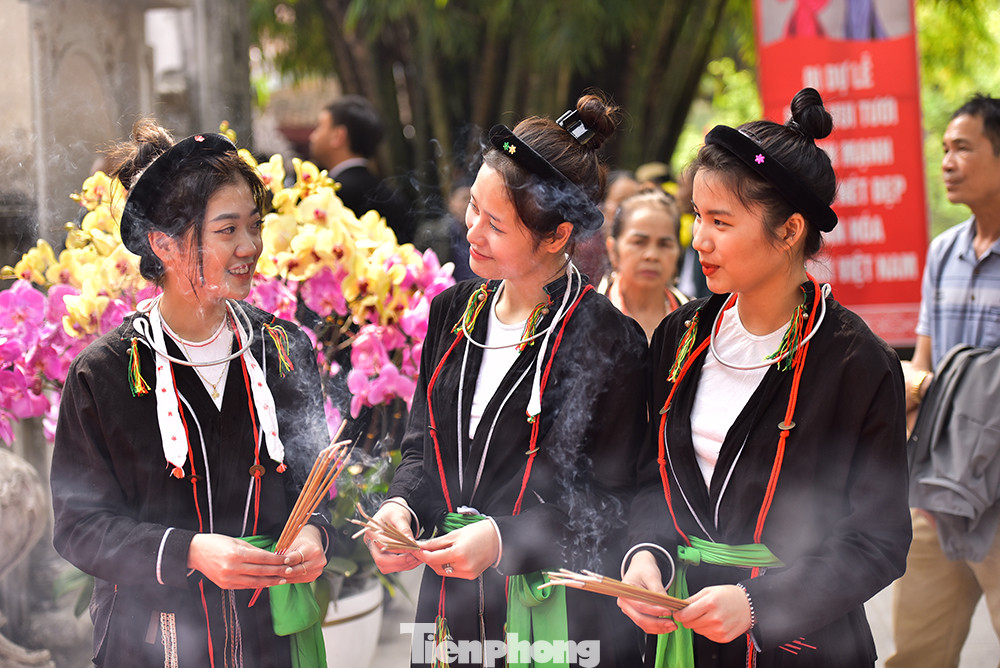 Lễ hội được tổ chức bao gồm phần lễ và phần hội với các trò chơi, trò diễn, diễn xướng của cư dân nông nghiệp trồng lúa nước từ buổi đầu sơ khai thời các Vua Hùng dựng nước, gắn với tín ngưỡng phồn thực và các làn điệu dân ca, dân vũ của người Việt, của dân tộc thiểu số Sán Dìu định cư chân núi Tam Đảo.