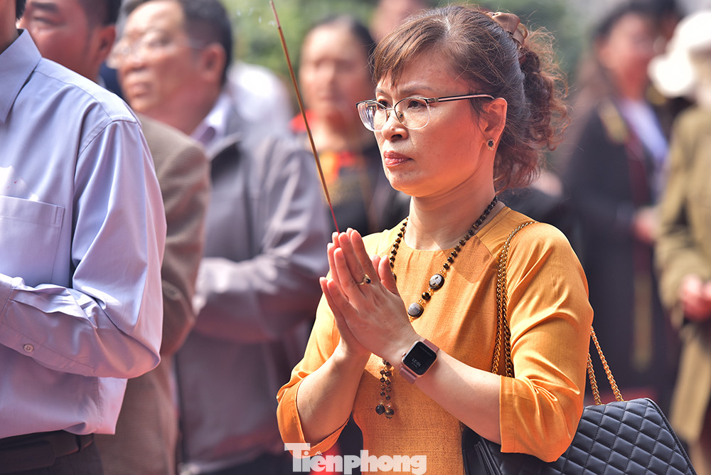 Hàng năm, cứ rằm tháng hai, con dân khắp nơi đều về Chùa Tây Thiên đầu tiên để tưởng nhớ Quốc Mẫu, sau đó là xem các hội diễn cổ, leo núi thưởng ngoạn danh thắng.
