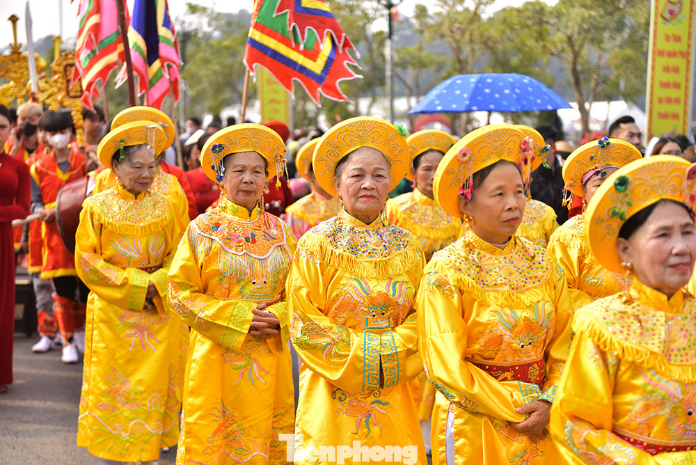 Để tưởng nhớ Quốc mẫu Tây Thiên, hàng năm vào ngày 15/2 âm lịch, dân trong vùng lại mở hội để cùng khách thập phương tưởng nhớ công đức, tỏ lòng biết ơn và cầu xin Quốc mẫu phù hộ cho bình an, may mắn.