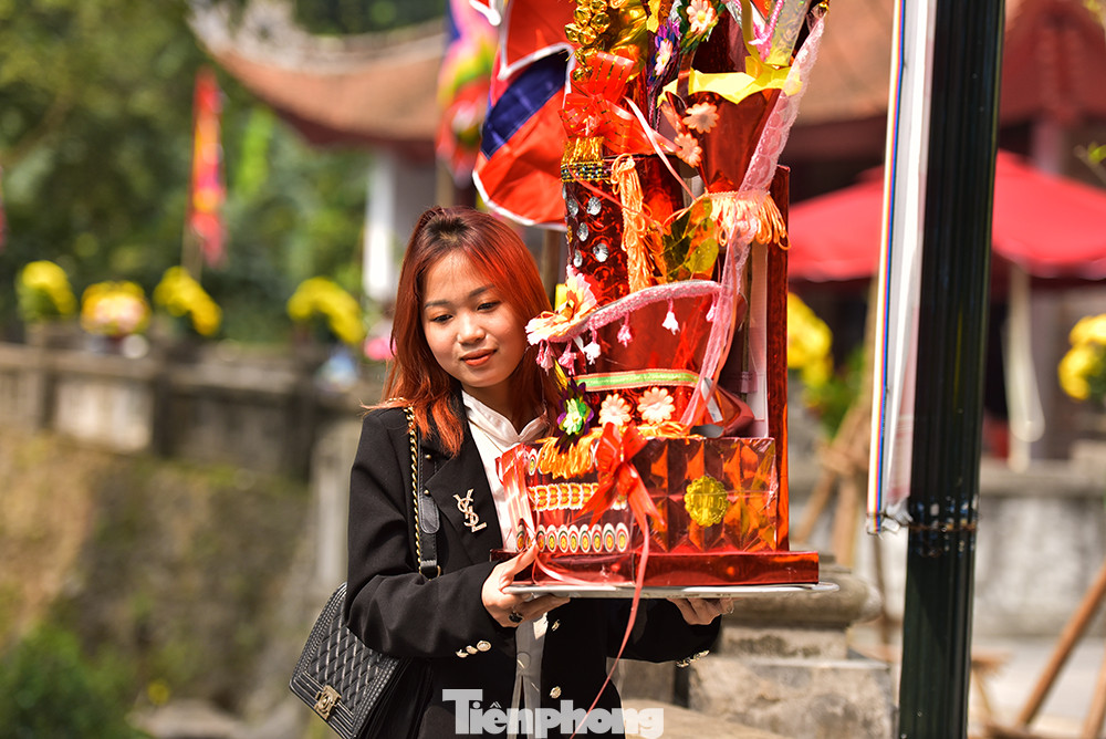 Tín ngưỡng thờ Mẫu Tây Thiên được người dân thực hành thông qua các nghi lễ, lễ hội tại các di tích thờ Quốc Mẫu Tây Thiên. Các nghi lễ, lễ hội tại mỗi điểm di tích mang nét độc đáo và đặc sắc riêng nhưng tựu chung đều hướng về và thể hiện sự tôn thờ đối với Quốc Mẫu, cầu mong được Quốc Mẫu che chở, độ trì.