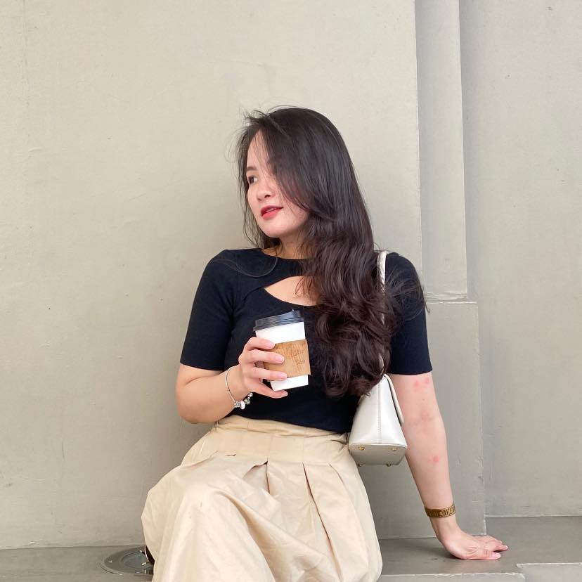 Hoàng Hằng - nhân viên văn phòng luôn tất bật với guồng quay công việc. Hoàng Hằng - nhân viên văn phòng luôn tất bật với guồng quay công việc.