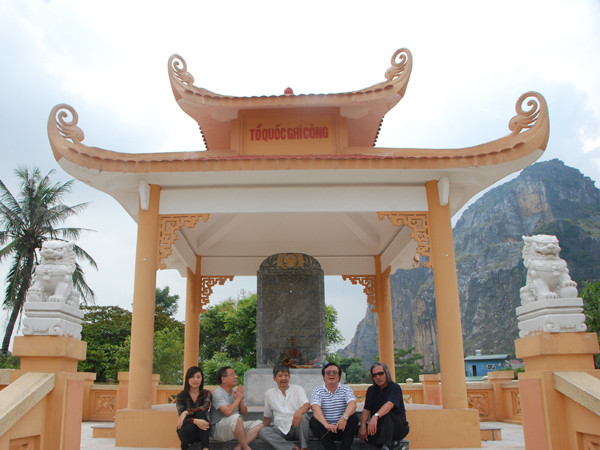 Nhà bia tưởng niệm trên núi Nấp. Nhà bia tưởng niệm trên núi Nấp