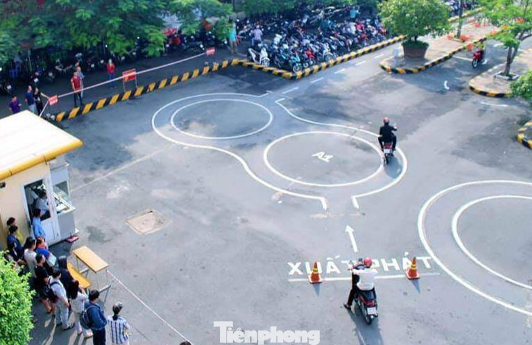 Ảnh minh họa sát hạch điều khiển xe mô tô.