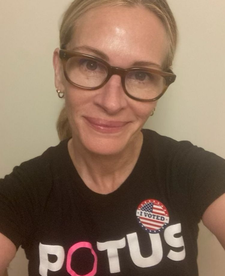 Người đàn bà đẹp Julia Roberts và Sarah Jessica Parker cũng thuộc đội Kamala Harris.