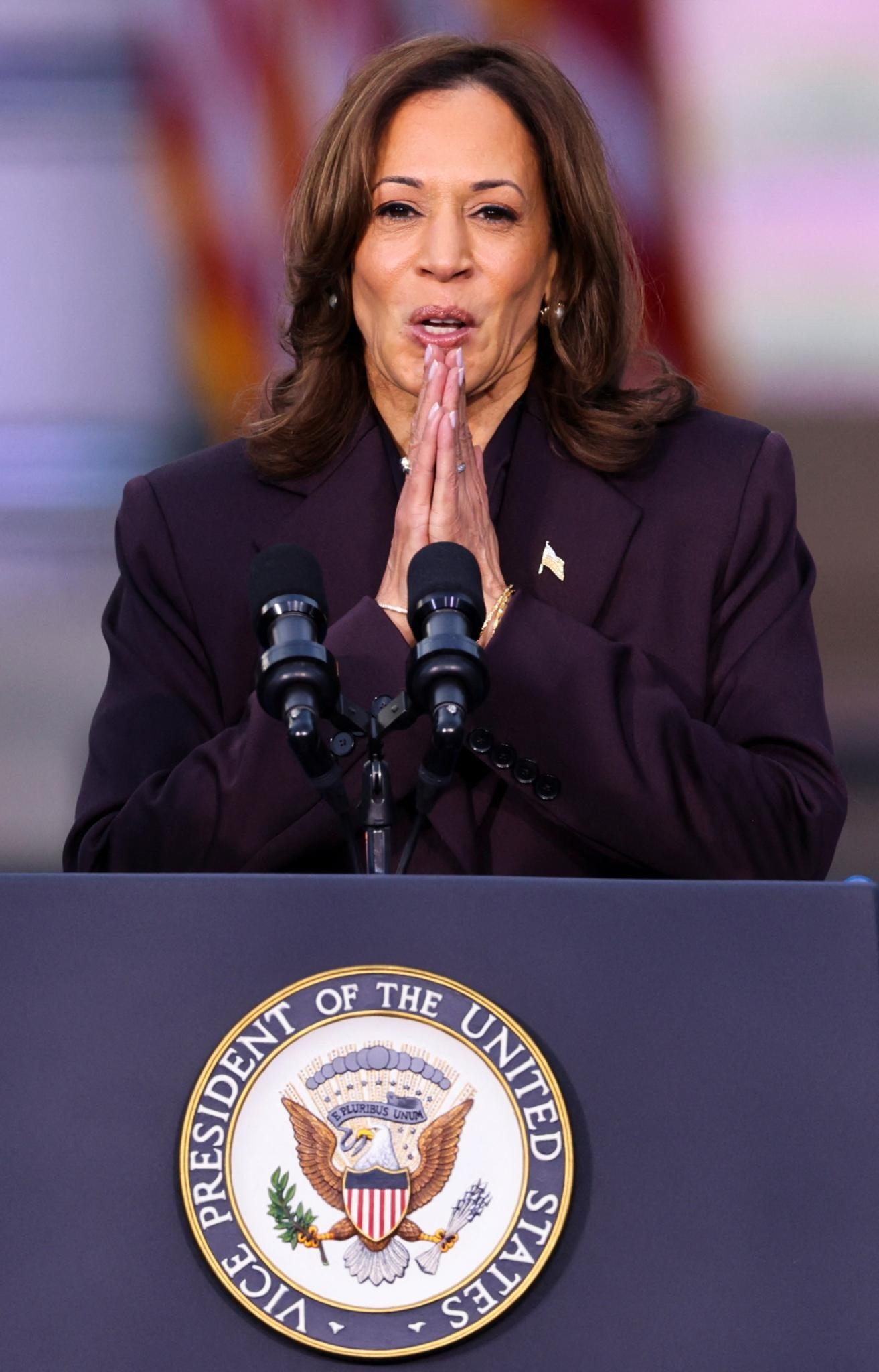 Bà Kamala Harris cay đắng thừa nhận thất bại trước Donald Trump. Ảnh: Getty Images/Reuters.