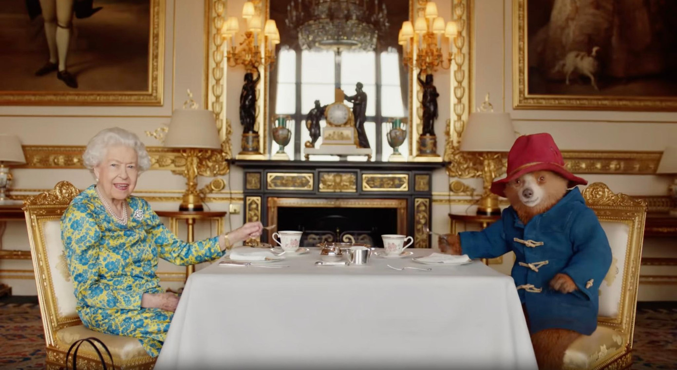 Nữ hoàng Elizabeth II làm khách mời trong Paddington 3. Ảnh: The Royal Family. Nữ hoàng Elizabeth II làm khách mời trong Paddington 3. Ảnh: The Royal Family.