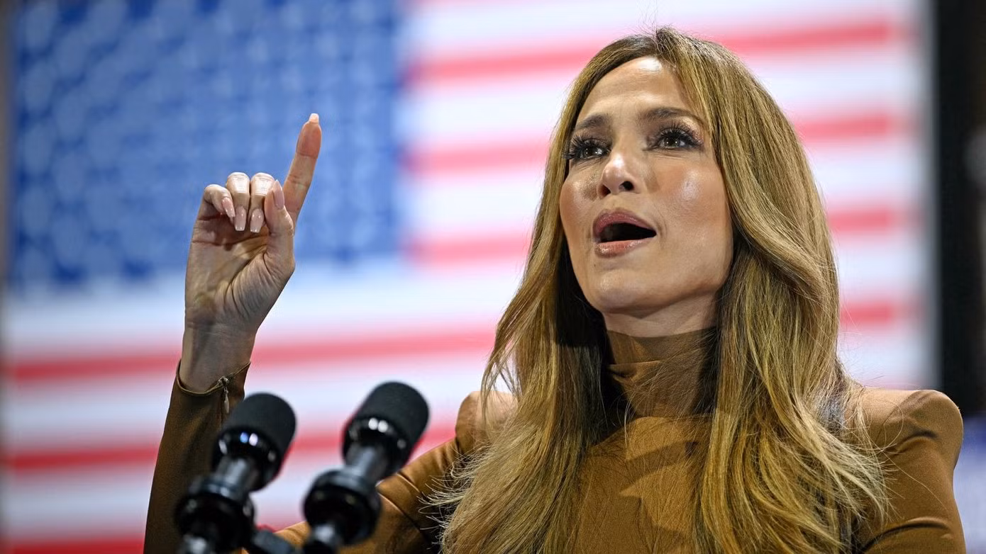 Jennifer Lopez tham dự buổi mít tinh của bà Harris. Ảnh: Getty Images.