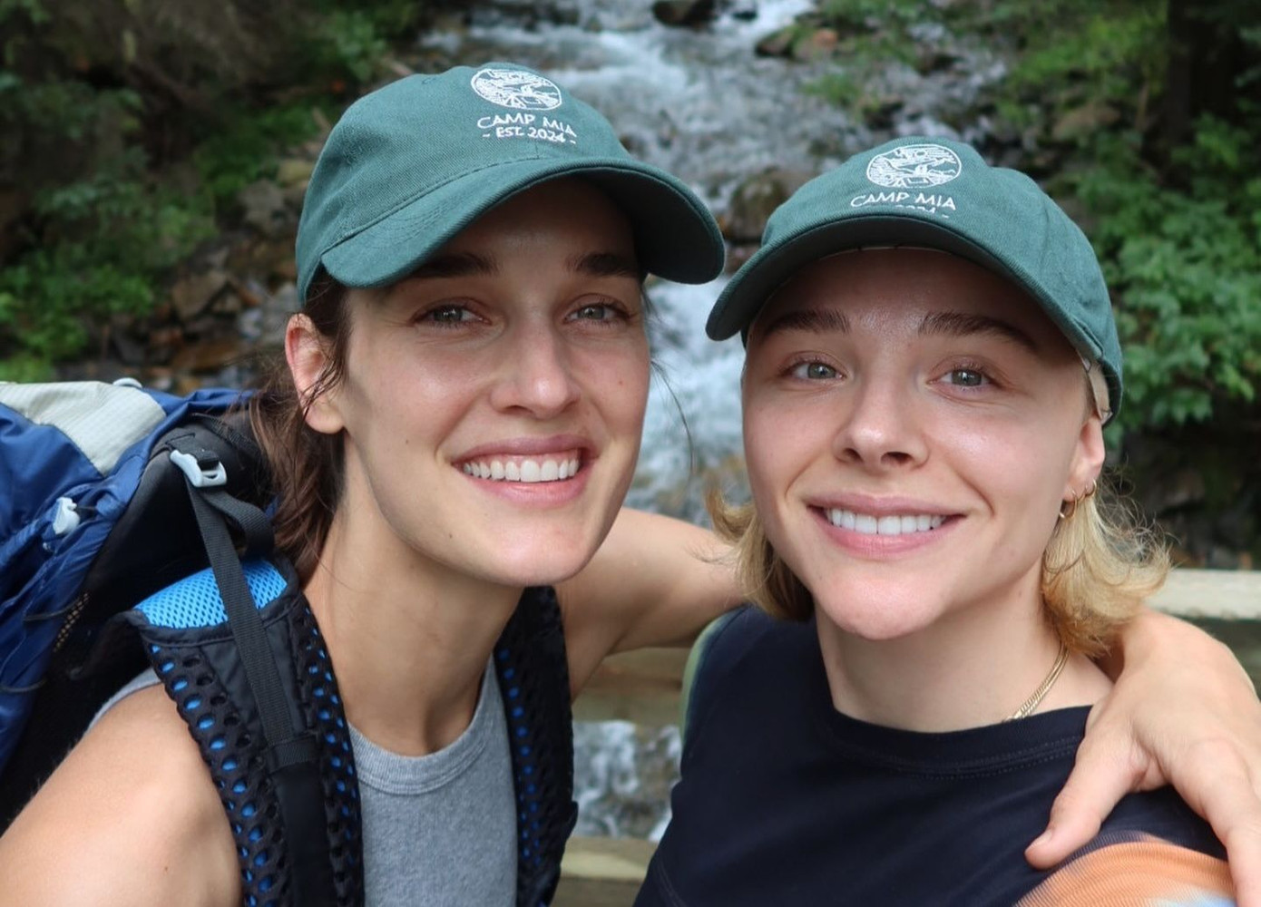 Chloë Grace Moretz (phải) công khai là người đồng tính trong bài đăng ủng hộ bà Harris. Ảnh: IG.