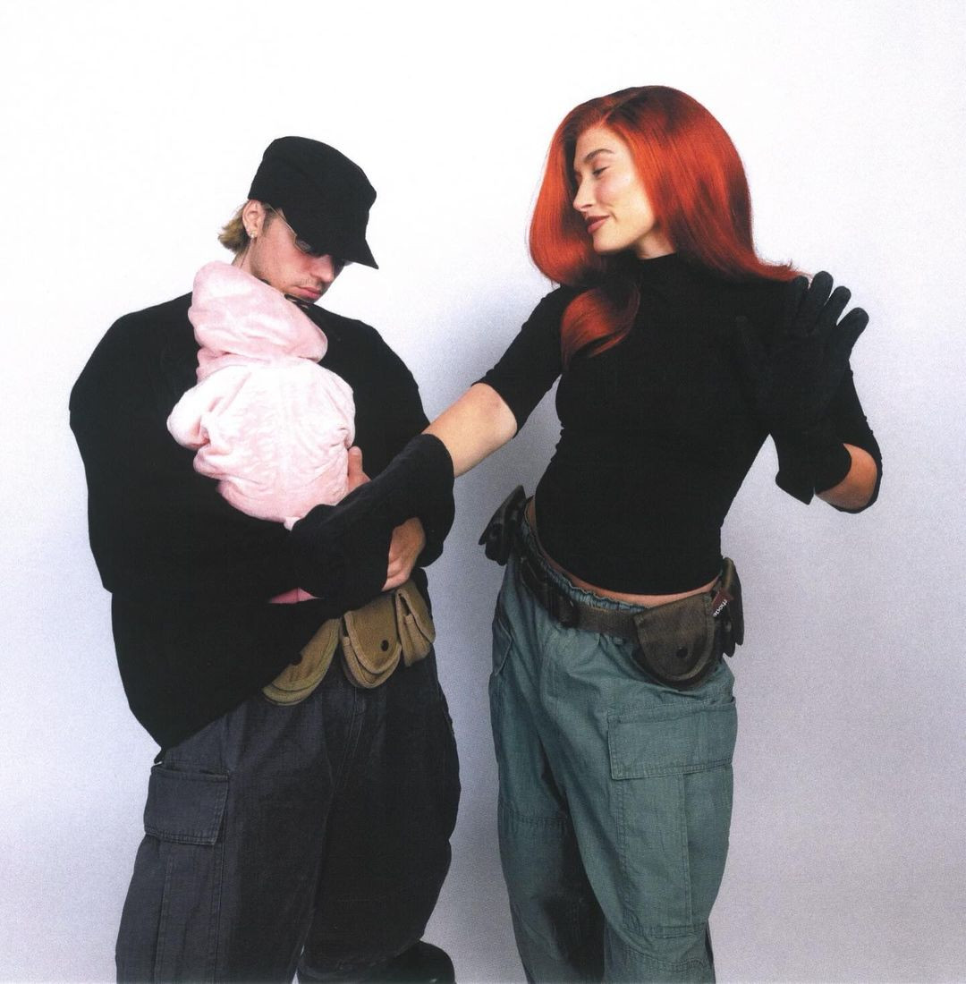 Justin Bieber cùng vợ con hóa trang thành nhân vật hoạt hình trong bộ ảnh gia đình đầu tiên. Ảnh: IG.